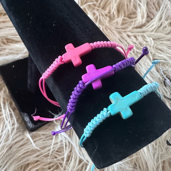 Set of 3 adjustable cross bracelets perfect stocking stuffers - Picture 6 of 8